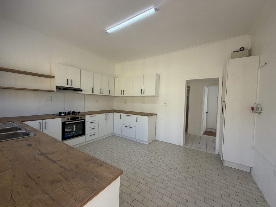 To Let 4 Bedroom Property for Rent in Rondebosch Village Western Cape